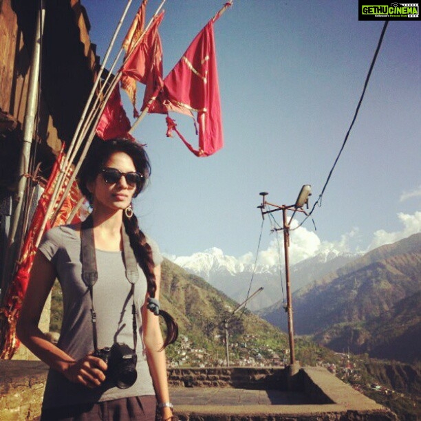Malavika Mohanan Instagram - #India #himachal #himalayas #travel #travelphotography #instatravel #instaoutfit #love #gf_daily #gang_family #love #Canon #primelens #temple #goddess #Indianbloggers #ootd #casual #streetstyle