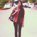 Malavika Mohanan Instagram - #leather #jacket #blood #fall #zara #Mumbai #India #fashionblogger #fashion #indianblogger #bandra #gang_family #gf_daily #vintagetone #pinkstruck #redlips #outfitoftheday #OOTD #instaoutfit #instapic