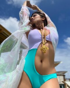 Malavika Mohanan Instagram - Chanel-ing my inner sea spirit 🧜🏻‍♀️🌊🏝

@sheefajgilani 
@theitembomb