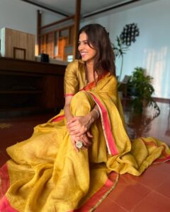 Malavika Mohanan Instagram - Happy Pongal to all my lovely people! ♥️ ✨ 🌾 @anavila_m