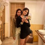 Malavika Mohanan Instagram - If you went out for a girls’ night out and didn’t do a bathroom photo session then did you go for a girls’ night at all? 🤔 👯‍♀️ With my favourite partners-in-crime @nittigoenka @tanur.s 🥂 ♥️