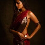 Malavika Mohanan Instagram – ⚔️ 

Photographs by @santosh_mishra 
Styled by @artcantbebothered 
Makeup @makeupartistkarishmabajaj 
Hair @souravroy_1999 
PR @theitembomb