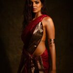 Malavika Mohanan Instagram – If I was born in a different era, most definitely a warrior princess > dainty princess ⚔️ 🗡 

Photographs by @santosh_mishra 
Styled by @artcantbebothered 
Makeup @makeupartistkarishmabajaj 
Hair @souravroy_1999 
PR @theitembomb