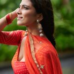 Malavika Mohanan Instagram - Dussera 🧡 Shubo Navami ✨ 📸 @vaishnavpraveen @sonamdoesmakeup @nishisingh_muah @theitembomb @bhumikagrover • @merojewellery