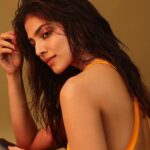 Malavika Mohanan Instagram - @abheetgidwani making me look like a 🍑 Styled by @sheefajgilani Makeup @makeupbyanighajain Hair @nishisingh_muah Public Relations @theitembomb