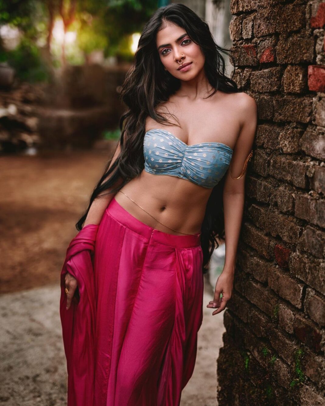 Malavika Mohanan Instagram - ‘Urvashi’ 🌸
From a far away time in a far away land 💕
Photographs• @arjunkamath87
Costume designed and styled by• @wardha_ahamed
Makeup• @makeupartistkarishmabajaj
Hair• @nishisingh_muah
Public Relations• @theitembomb
Jewelry• @creativegemsandjewels Malavika Mohanan Instagram - ‘Urvashi’ 🌸 From a far away time in a far away land 💕 Photographs• @arjunkamath87 Costume designed and styled by• @wardha_ahamed Makeup• @makeupartistkarishmabajaj Hair• @nishisingh_muah Public Relations• @theitembomb Jewelry• @creativegemsandjewels
