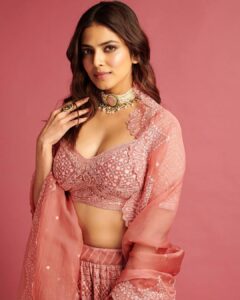 Malavika Mohanan Instagram - In the prettiest pink lehenga 💕 @toraniofficial 📸 @vaishnavpraveen Style @pranita.abhi Makeup @makeupbyanighajain Hair @arvindkumar_hair PR @theitembomb Jewelry @karishma.joolry