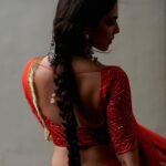 Malavika Mohanan Instagram - Happy Dussera to all you beautiful people 🧡✨ #DusseraMood 📸 @vaishnavpraveen @sonamdoesmakeup @nishisingh_muah @theitembomb @bhumikagrover • @merojewellery