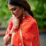 Malavika Mohanan Instagram - Dussera 🧡 Shubo Navami ✨ 📸 @vaishnavpraveen @sonamdoesmakeup @nishisingh_muah @theitembomb @bhumikagrover • @merojewellery