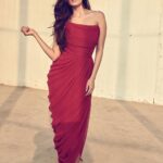 Malavika Mohanan Instagram - Hello @filmfare 🌹 Photography• @vaishnavpraveen @thehouseofpixels Outfit• @tarikedizofficial Styling• @mohitrai @tarangagarwal_official Makeup• @nittigoenka Hair• @rohit_bhatkar Public Relations• @theitembomb