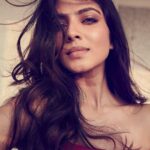 Malavika Mohanan Instagram - Hello @filmfare 🌹 Photography• @vaishnavpraveen @thehouseofpixels Outfit• @tarikedizofficial Styling• @mohitrai @tarangagarwal_official Makeup• @nittigoenka Hair• @rohit_bhatkar Public Relations• @theitembomb
