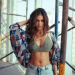 Malavika Mohanan Instagram – Hey you 🌻

@bharat_rawail • @mehakoberoi • @theitembomb • @pallakhshah • @windsorgrandresidence