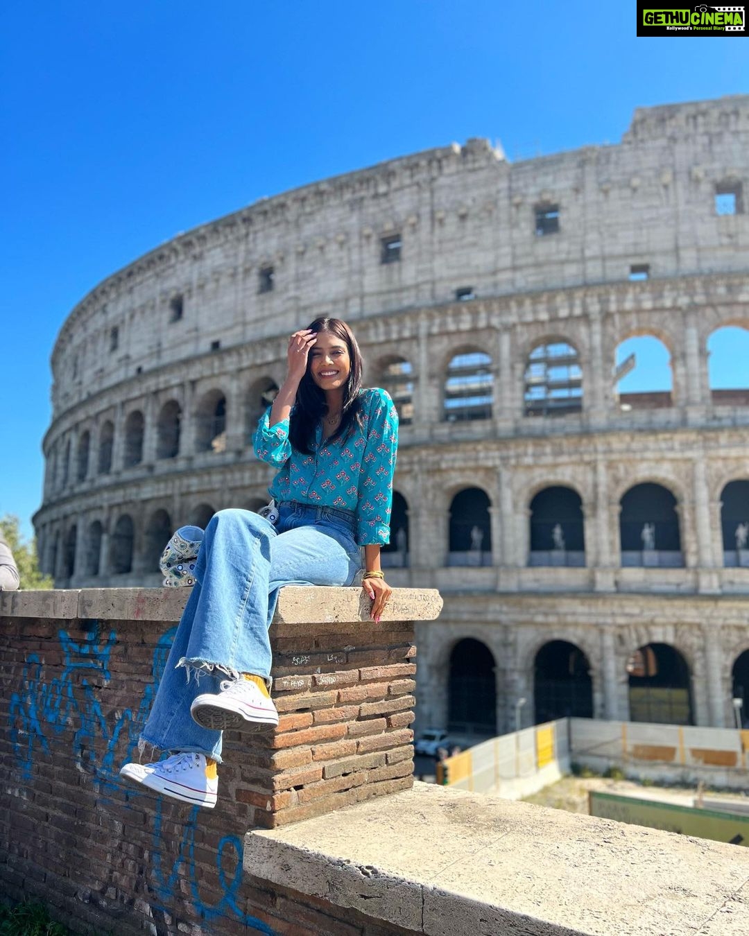 Malavika Mohanan Instagram - A magnificent colosseum & a happy Malu 🥰 Rome Colosseum, Italy