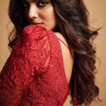 Malavika Mohanan Instagram – ♥️

@azafashions • @toraniofficial • @vaishnavpraveen • @theitembomb • @the.mad.hair.scientist • @nittigoenka • @pranita.abhi