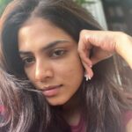Malavika Mohanan Instagram - No-shoot-day is let-your-skin-breathe-day 🍃 P.S I had a very important shoot yesterday and this pimple decided to pop up as if with a vengeance just 2 days before my shoot 🙄 I try to eat healthy & workout because our skin is always only a reflection of our inner health, no? But I just wanted to tell you guys that in photographs it may look like actors have the perfect skin/hair/nails/body blah blah blah, but that hardly ever is the case. In fact when you see the ad that I shot for yesterday you’ll be like “wow such flawless skin!”. We have a whole team helping us put our best version out into the world which might look flawless, but in reality it hardly ever is perfect. Also “perfect” is so subjective and a man made construct na? So don’t get caught up in the idea of “perfect” and treat the occasional pimple/or anything that seems like a flaw like a visiting guest that’ll go away soon or something that’s just a part of what makes you you ♥️ Ok enough ranting for the day I hope you all are having a lovely Sunday 🐰 #ObvioslyNoFiltetCozThatDefeatsThePurposeOfThisRant