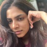 Malavika Mohanan Instagram – No-shoot-day is let-your-skin-breathe-day 🍃 

P.S I had a very important shoot yesterday and this pimple decided to pop up as if with a vengeance just 2 days before my shoot 🙄 I try to eat healthy & workout because our skin is always only a reflection of our inner health, no? But I just wanted to tell you guys that in photographs it may look like actors have the perfect skin/hair/nails/body blah blah blah, but that hardly ever is the case. In fact when you see the ad that I shot for yesterday you’ll be like “wow such flawless skin!”. We have a whole team helping us put our best version out into the world which might look flawless, but in reality it hardly ever is perfect. Also “perfect” is so subjective and a man made construct na? So don’t get caught up in the idea of “perfect” and treat the occasional pimple/or anything that seems like a flaw like a visiting guest that’ll go away soon or something that’s just a part of what makes you you ♥️

Ok enough ranting for the day I hope you all are having a lovely Sunday 🐰

#ObvioslyNoFiltetCozThatDefeatsThePurposeOfThisRant