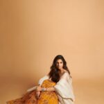 Malavika Mohanan Instagram - Lehenga girl for life ✌🏻🧡 @azafashions • @asthanarangofficial • @vaishnavpraveen @thehouseofpixels • @pranita.abhi • @nittigoenka • @the.mad.hair.scientist • @theitembomb • @mahesh_notandass • @vandalsworld_unofficial