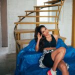 Malavika Mohanan Instagram – My ‘baby hair, don’t care’ pose 👱‍♀️💁🏻‍♀️ 

@bharat_rawail • @mehakoberoi • @pallakhshah • @theitembomb • @windsor_grande_residences