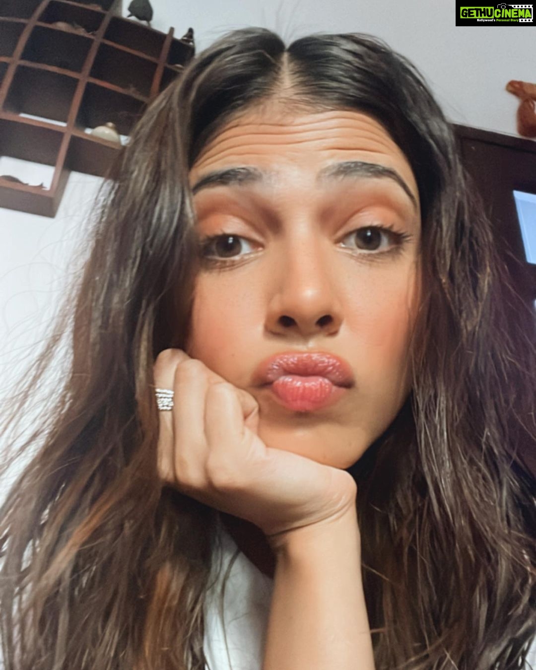 Malavika Mohanan Instagram - Hi how are you? 👋