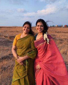 Malavika Mohanan Instagram - Happy Mothers’s day to my beautiful mama and all the other lovely mama’s out there♥️♥️♥️
Most girls say they’re a daddy’s girl but I’m 10/10 a mommy’s girl 👭