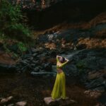Malavika Mohanan Instagram – *Insert Mani Ratnam song* 💚

Photographs by @arjunkamath87 
Designed & styled by @wardha_ahamed
Makeup @makeupartistkarishmabajaj 
Hair @nishisingh_muah 
Public Relations @theitembomb 
Jewellery @bhavyarameshjewelry