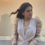 Malavika Mohanan Instagram – 1/4th a Rapuzel maybe? 🤔 
Last time I had short hair I think I was 8. Who else loves long hair? ☺️🤍