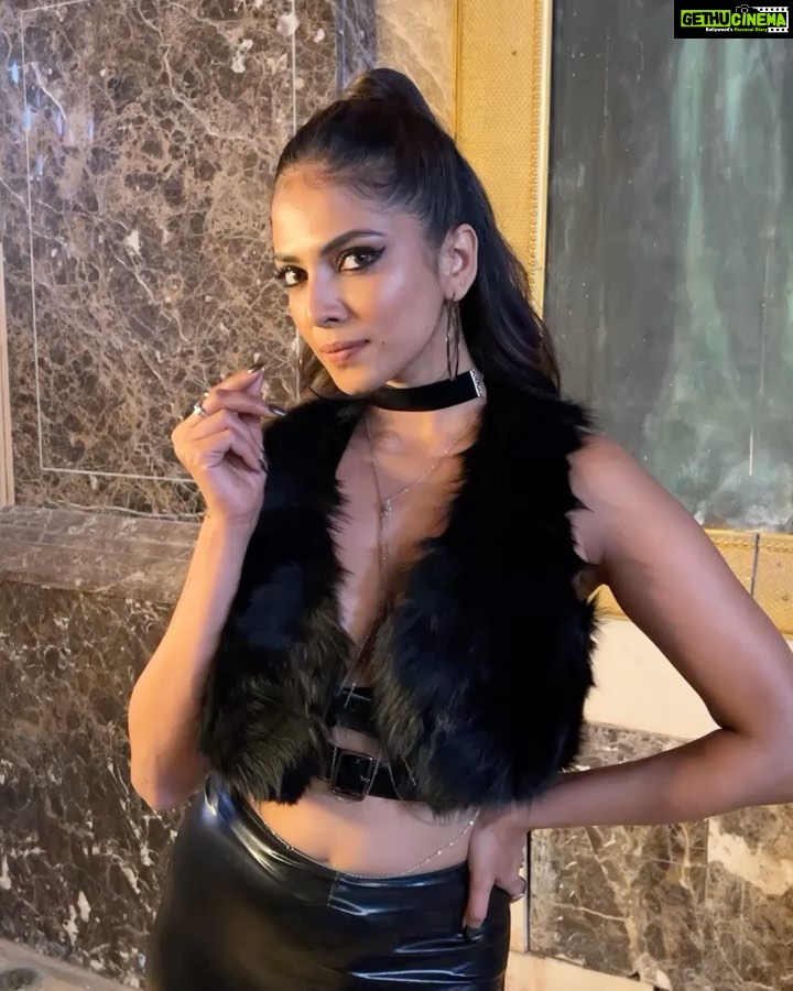 Malavika Mohanan Instagram - #TAUBA 🖤🖤🖤
