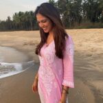 Malavika Mohanan Instagram – How I’ve missed feeling this breeze on my face ♥️
My favourite beach in my hometown in Kerala. Visiting after 2 long years 🌴🏝 🐚
