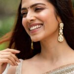 Malavika Mohanan Instagram – 🤍

@sabyasachiofficial • @pallavi_85 • @kiransaphotography • @theitembomb • @makeupartistkarishmabajaj • @ashwini_hairstylist • @jaipurgems