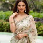 Malavika Mohanan Instagram – Today for #D43 puja 🤍 

@sabyasachiofficial • @pallavi_85 • @kiransaphotography • @theitembomb • @makeupartistkarishmabajaj • @ashwini_hairstylist • @jaipurgems
