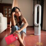 Malavika Mohanan Instagram - Surrounded by purified air amidst all this pollution, thanks to Dyson Pure Cool air purifier ❄️ Scientifically tested to capture multiple allergens in the filter, asthma & allergy friendly, intelligent control with in-app reporting and lets you control the air quality of your room through your phone! @dyson_india #dysonIndia #ProperPurification