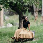 Malavika Mohanan Instagram - Ripe apricots within an arm’s reach & beautiful fragrant flowers all around me 🥰 Oh, and being in @padmaja_textiles_clothing ‘s gorgeous clothes is always an added bonus ♥️