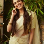 Malavika Mohanan Instagram - There’s a lot to be grateful for this Pongal! 🥰 Happy happy Pongal and Sankranti to all of you! 💛 P.S. This is how happy I feel when @mourya takes my photos ☺️