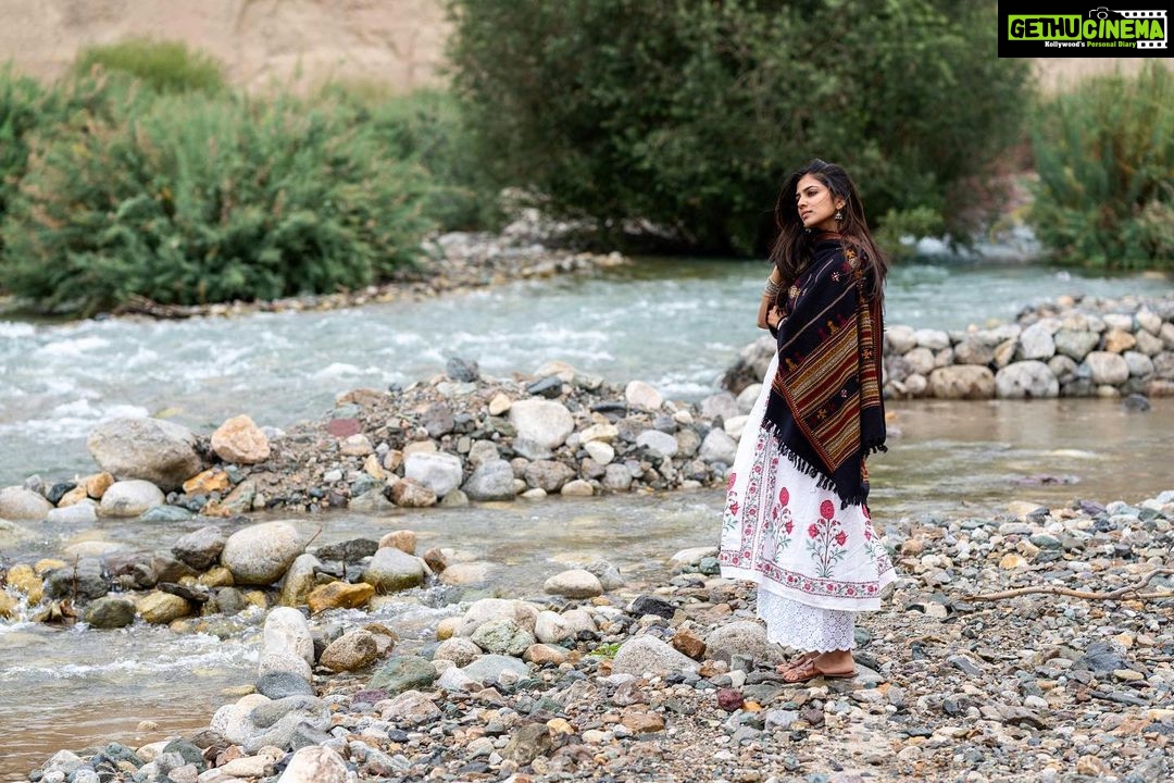 Malavika Mohanan Instagram - Getting lost in the most isolated and remote terrains is my favourite kind of travelling. Seeing the most unexpected sights which won’t be found in any Lonely Planet, stopping in the middle of nowhere and taking in the beauty and silence of the place which is so hard to find in a city like Mumbai, is so much more thrilling than following a tourist manual. This is me, last year, somewhere outside of Nubra Valley in Ladakh, soaking in some of the most beautiful sights I’ve ever seen ⛰♥️