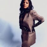Malavika Mohanan Instagram - Something about vintage suits 🤍 With this talented A-team ✨ 📸 @leroifoto Styled by @stacey.cardoz & @chandiniw Hair @hairbyseema Make up @sonamdoesmakeup Wearing @marineserre_official @blingthingstore PR @theitembomb