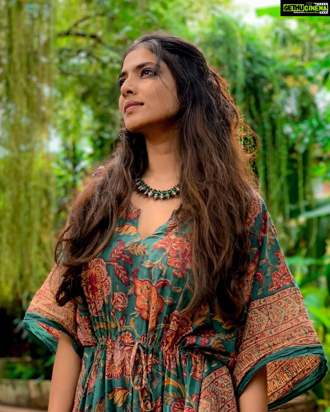 Malavika Mohanan Instagram - Goan vibes 🍃🥀