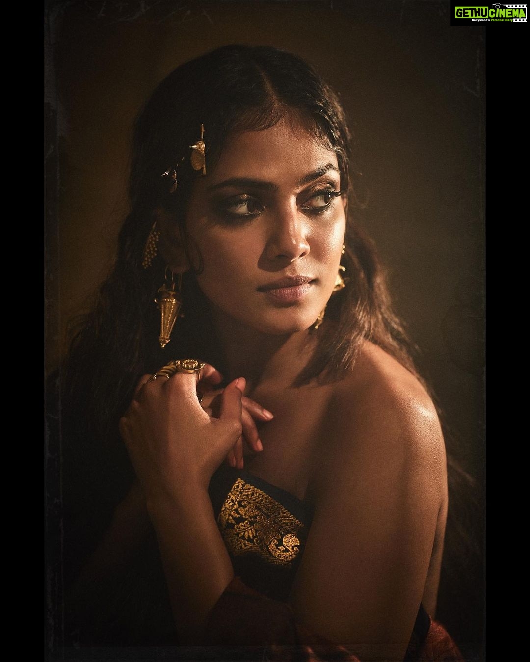 Malavika Mohanan Instagram - Looking at you with some heavy khol lined eyes ✨ . . @rohanshrestha • @the.mad.hair.scientist • @nittigoenka • @artcantbebothered • @theitembomb