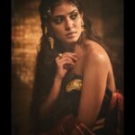 Malavika Mohanan Instagram - Channelling my inner ‘Chola’ princess in this gorgeous shoot by @rohanshrestha 👸🏻💛 . . @nittigoenka • @artcantbebothered • @the.mad.hair.scientist • @theitembomb