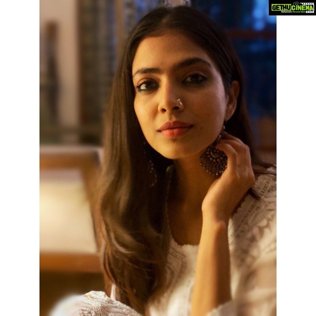 Malavika Mohanan Instagram - Eid Mubarak 🌙✨💛