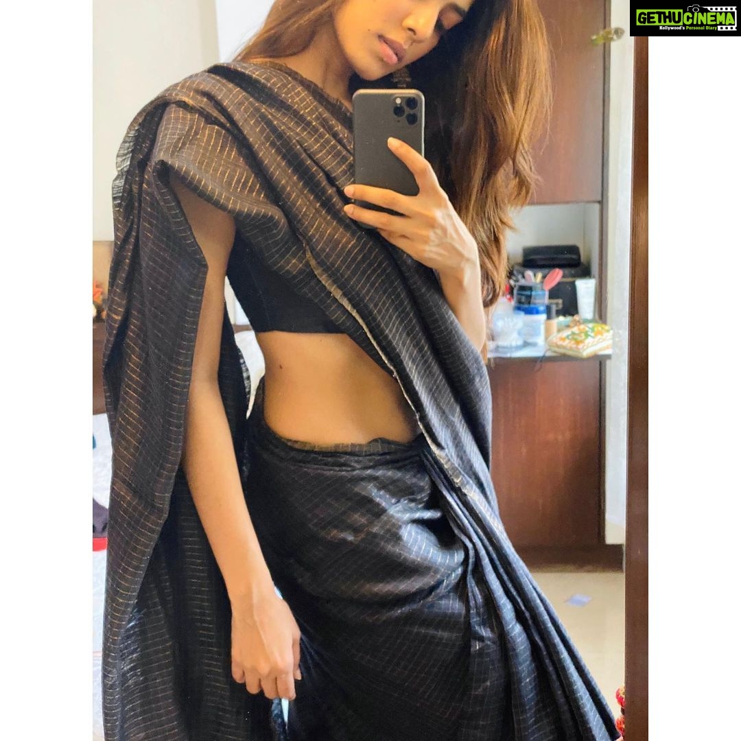 Malavika Mohanan Instagram - Saree is a mood 💕