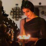 Malavika Mohanan Instagram - A prayer for my family, a prayer for you, a prayer for the world. As we face fear, panic, scarcity, frustration, anxiety, let’s look at the light at the end of this tunnel and seek strength in hope, positivity and love. Taking a moment to thank the universe for everything I have..the health of my parents and loved ones, for the food on my table and the roof over my head. Wishing everyone a happy and safe Vishu and Tamil putthaandu vaazhthukkal 🖤 📸 @kumohanan