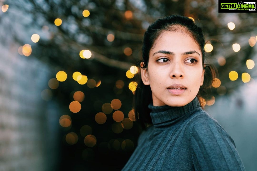 Malavika Mohanan Instagram - Cold air, warm lights ✨ • Mussoorie | March 2nd, 2020
