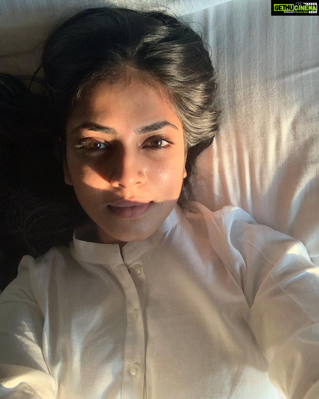 Malavika Mohanan Instagram - Mood: Nehru kurta + Vitamin D ☀️🤍 Home Sweet Home ❤