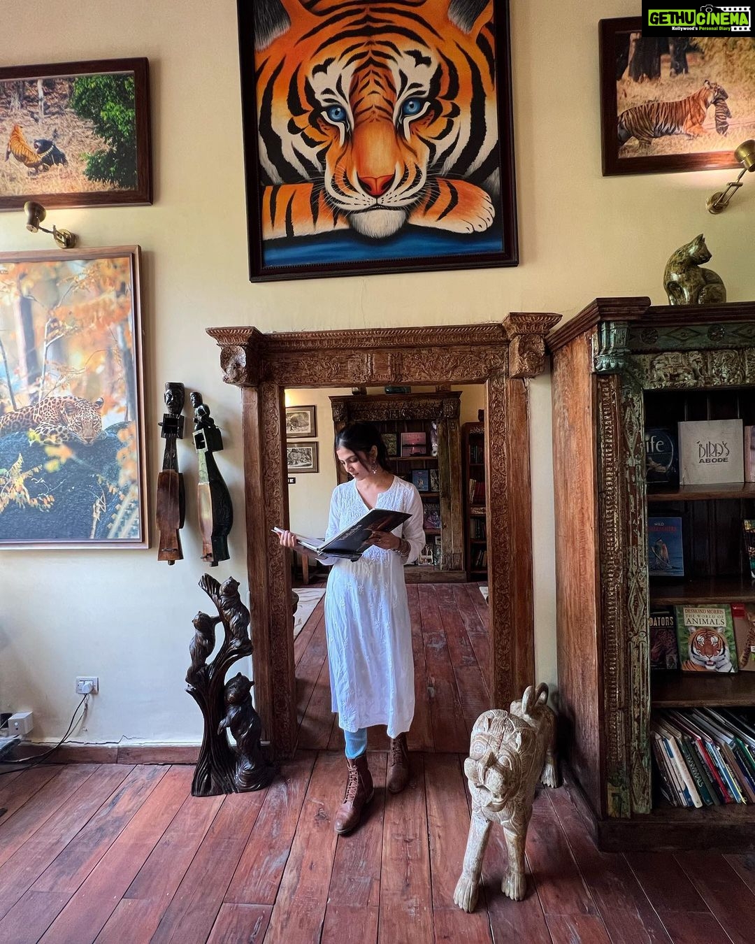 Malavika Mohanan Instagram - I have always wanted to visit Tadoba Tiger Reserve for years since I heard that some of the best tiger sightings in india happen here and I’m finally here with my favourite girls! 👯♀️👯♀️ We saw 2 tigers and 1 leopard on our first safari itself and are now aiming high and hoping to see the melanistic leopard next 😬 A big shout out to Annie for hosting us at her gorgeous place @the_bamboo_forest ! And a big thank you to your amazingly talented naturalist-Akshay whose expertise has shown us 4 big cats in just 2 days & hopefully a lot more in the coming couple of days! 🐯♥️