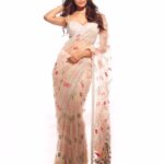 Malavika Mohanan Instagram – When in doubt, wear a saree 😉
Last night for @mynykaa @feminaindia beauty awards ✨
.
.
@falgunishanepeacockindia • @eshaamiin1 • @makeupartistkarishmabajaj • @nishisingh_muah • @theitembomb • @shivamguptaphotography