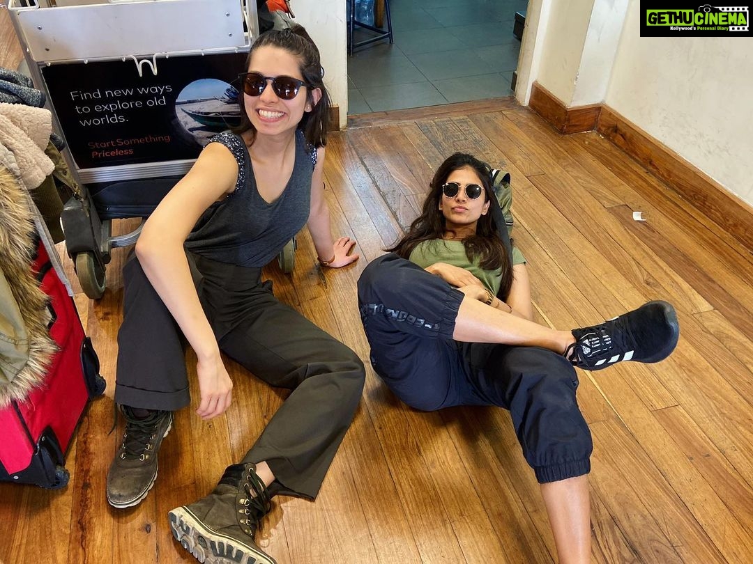 Malavika Mohanan Instagram - When flight delays happen and you’re too tired to care ✈️ 🤷🏻♀️ #TheWholeWorldIsOurlounge #NonFussyGirls