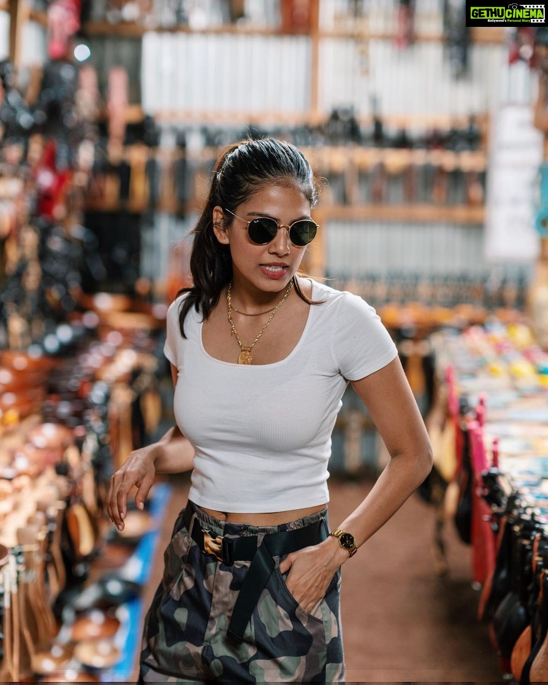 Malavika Mohanan Instagram - #throwback to some intense souvenir shopping in Tanzania with @ripanshijain 🦁 #midweekblues #takemeback #safarigirls