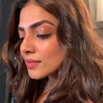 Malavika Mohanan Instagram – Glam by 👄@makeupartistkarishmabajaj 💇🏻‍♀️ @miteshrajani