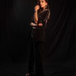 Malavika Mohanan Instagram - For @filmfare #glamourandstyleawards 🖤 . . Styled by @archamehta Hair @the.mad.hair.scientist Makeup @makeupartistkarishmabajaj PR @theitembomb Photographs @areesz Earrings @minerali_store