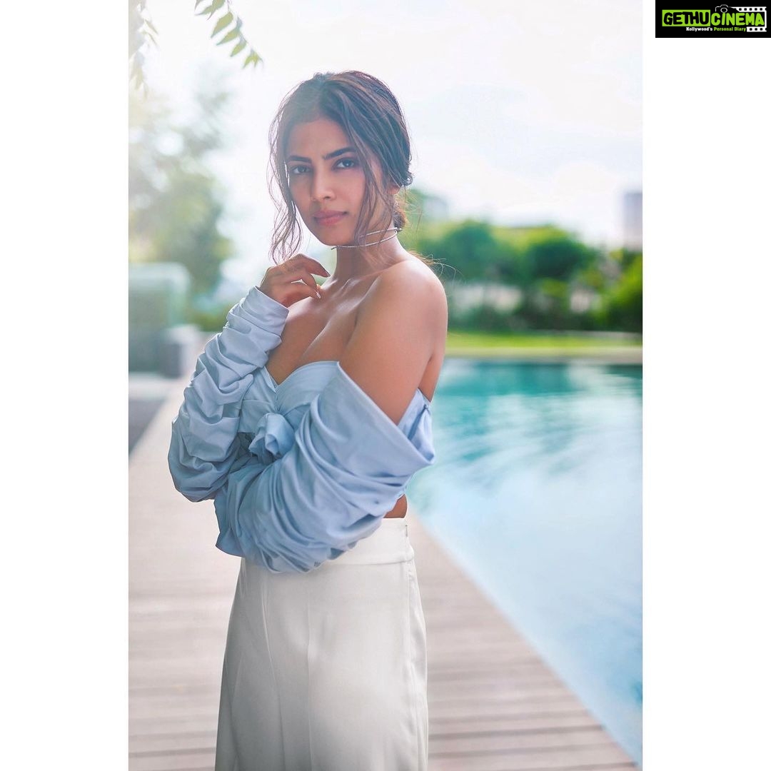 Malavika Mohanan Instagram - 🦋 . . Photography • @tejasnerurkarr Stylist • @triparnam HMU @nishisingh_muah PR • @theitembomb Location Courtesy • @windsor_grande_residences